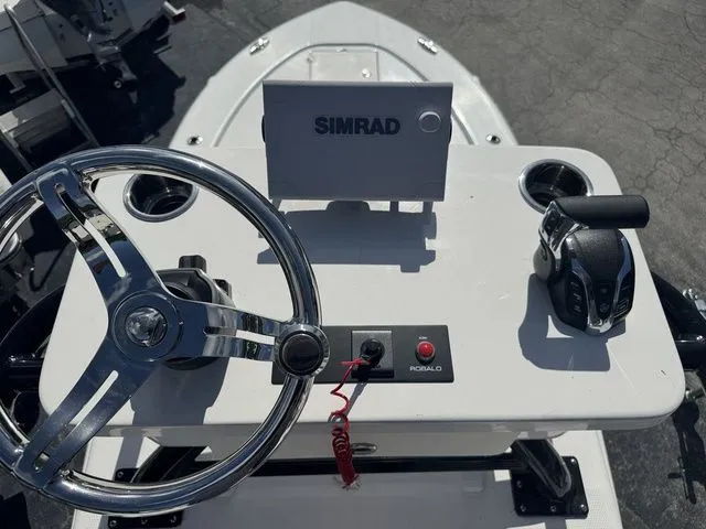 Slide: The Image of Robalo 246 Cayman SD 2025 - 23