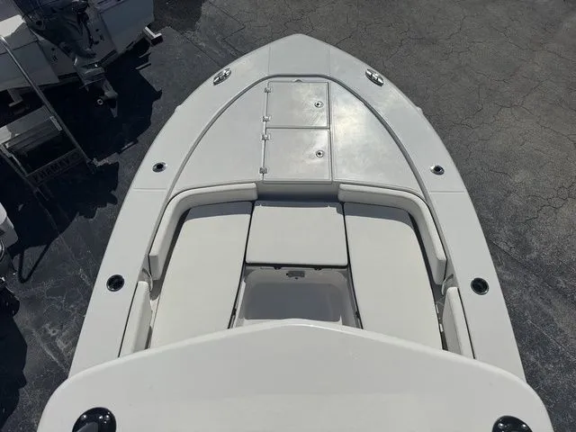Slide: The Image of Robalo 246 Cayman SD 2025 - 24