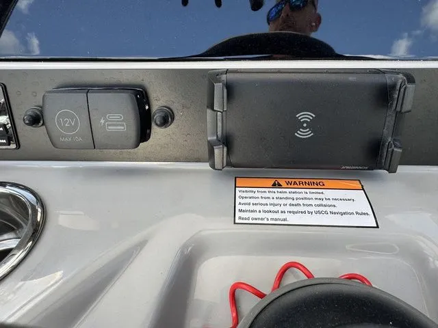 Slide: The Image of Robalo 246 Cayman SD 2025 - 33