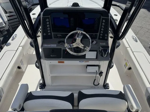 Slide: The Image of Robalo 246 Cayman SD 2025 - 7