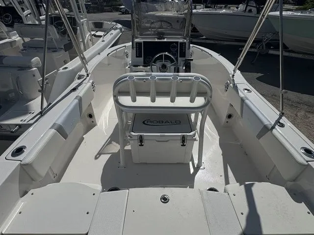 Slide: The Image of Robalo R180 Center Console 2025 - 3
