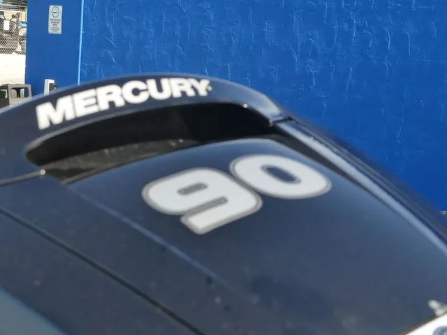 Slide: The Image of Tracker Grizzly 1860 CC 2026 - 10