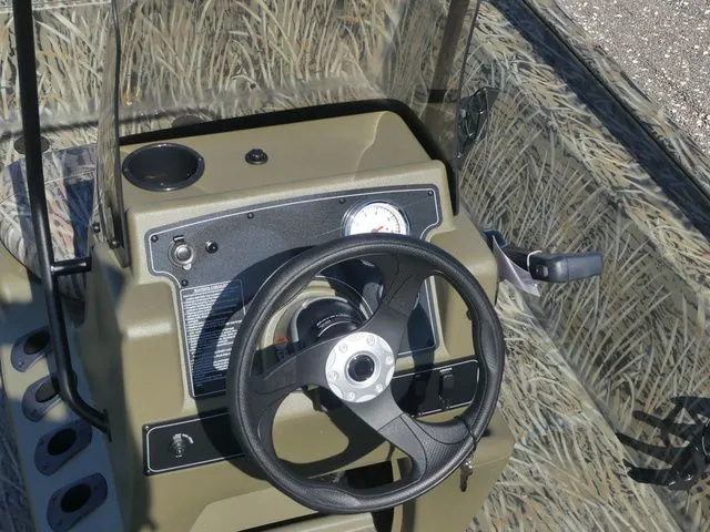 Slide: The Image of Tracker Grizzly 1860 CC 2026 - 16