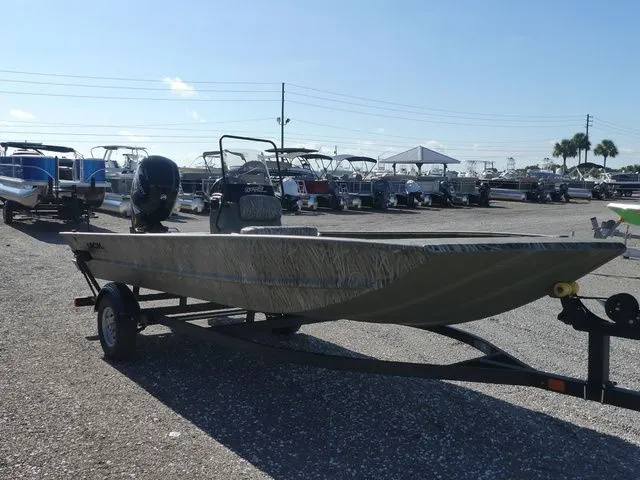 Slide: The Image of Tracker Grizzly 1860 CC 2026 - 3