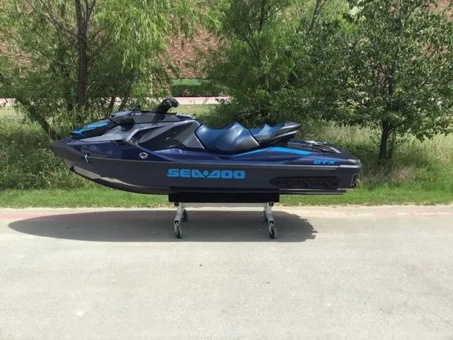 Slide: The Image of Sea-Doo GTX 300 2025 - 4