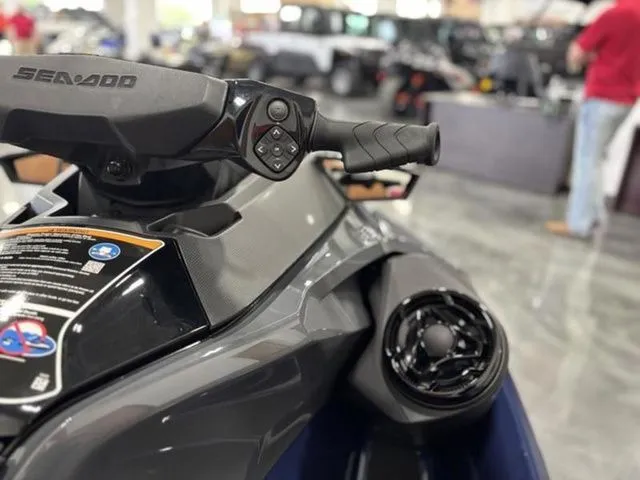 Slide: The Image of Sea-Doo GTX 170 2025 - 11