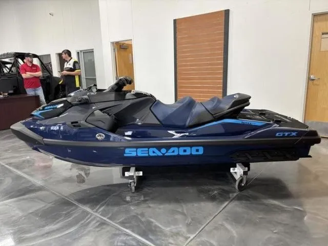 Slide: The Image of Sea-Doo GTX 170 2025 - 4