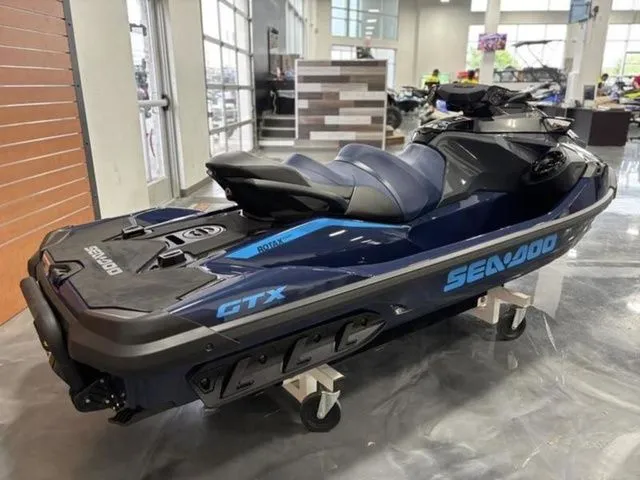 Slide: The Image of Sea-Doo GTX 170 2025 - 6