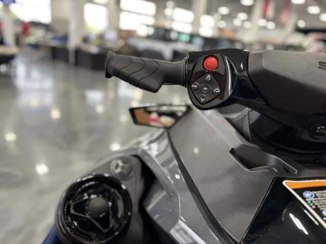 Slide: The Image of Sea-Doo GTX 170 2025 - 9