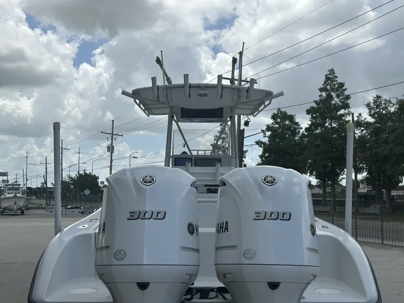Slide: The Image of Yellowfin 31 Center Console 2001 - 10