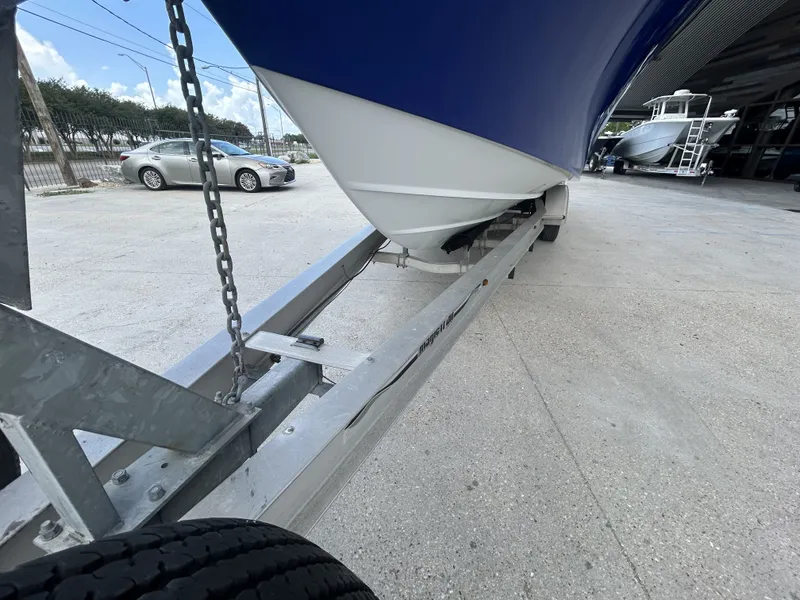 Slide: The Image of Yellowfin 31 Center Console 2001 - 13