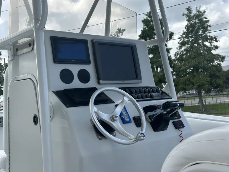 Slide: The Image of Yellowfin 31 Center Console 2001 - 5