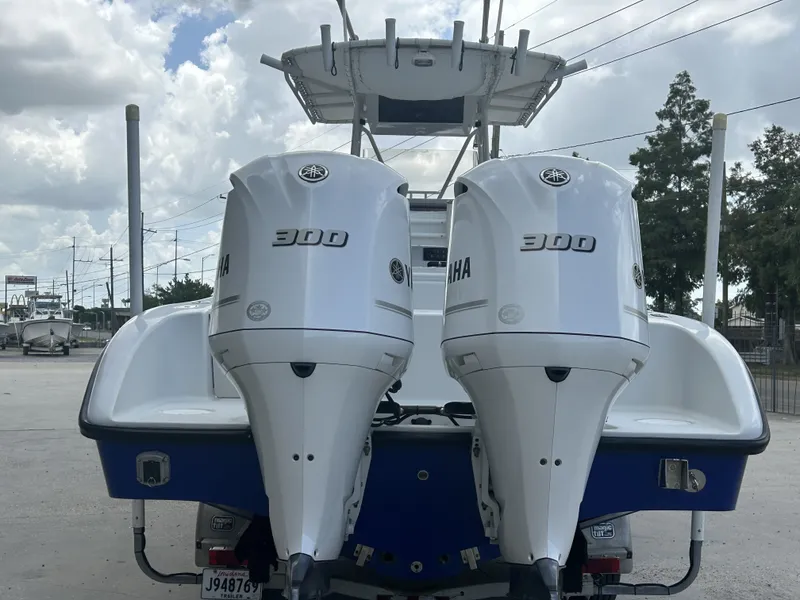 Slide: The Image of Yellowfin 31 Center Console 2001 - 9