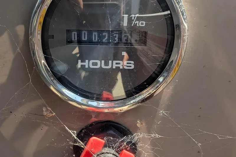 Slide: The Image of Hour meter on 2022 Sun Tracker SportFish 22 DLX, showing 23 hours, with cobwebs. - 3