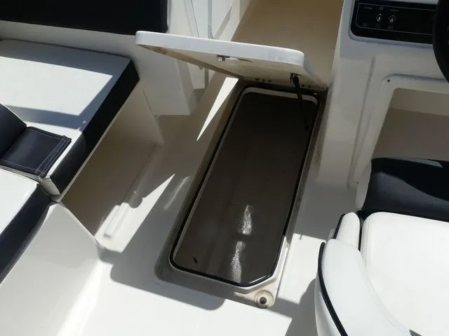 Slide: The Image of Bayliner DX 2000 2023 - 11