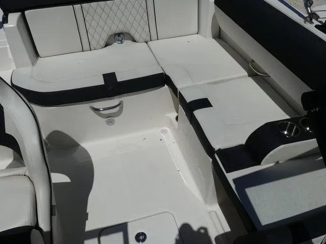 Slide: The Image of Bayliner DX 2000 2023 - 15