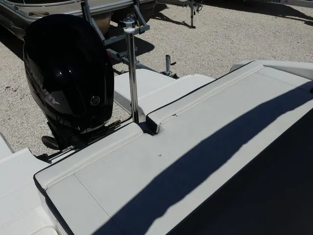 Slide: The Image of Bayliner DX 2000 2023 - 16