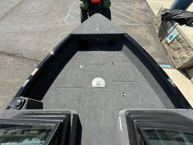 Slide: The Image of Lund 1775 Impact XS Sport 2026 - 10