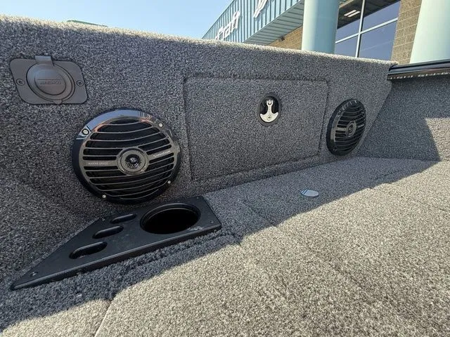 Slide: The Image of Lund 1775 Impact XS Sport 2026 - 11