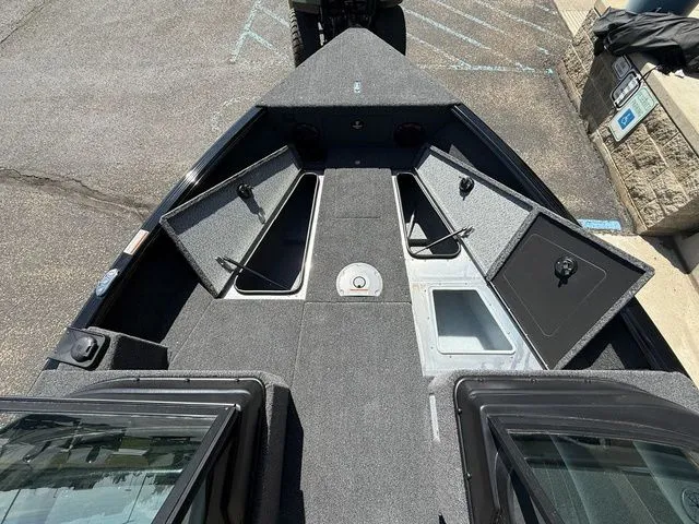 Slide: The Image of Lund 1775 Impact XS Sport 2026 - 12