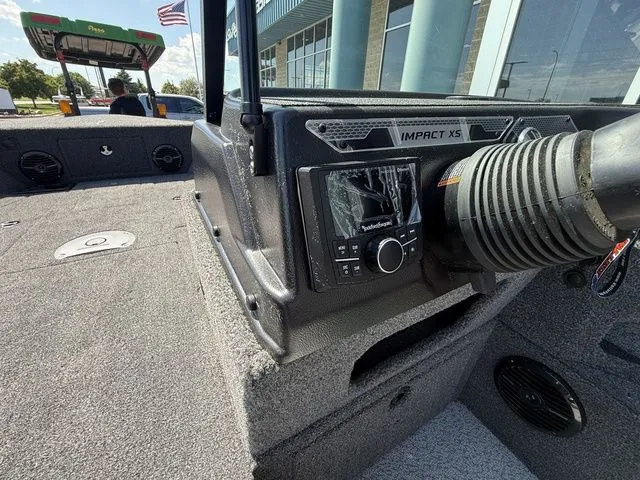 Slide: The Image of Lund 1775 Impact XS Sport 2026 - 17