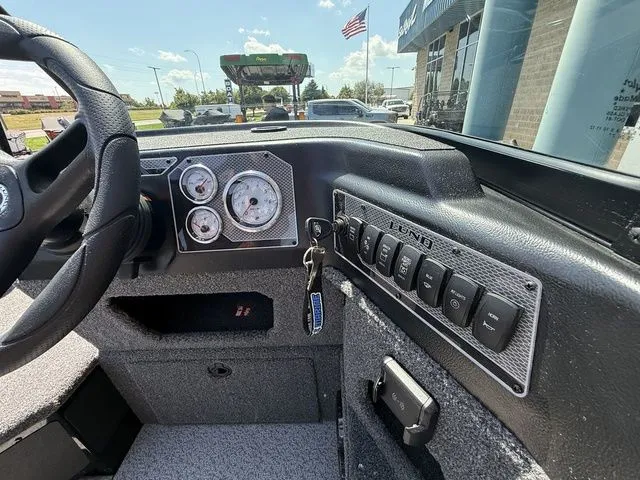 Slide: The Image of Lund 1775 Impact XS Sport 2026 - 18