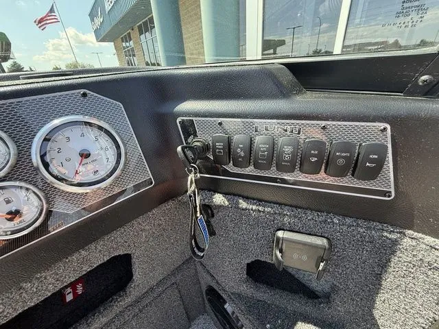 Slide: The Image of Lund 1775 Impact XS Sport 2026 - 19