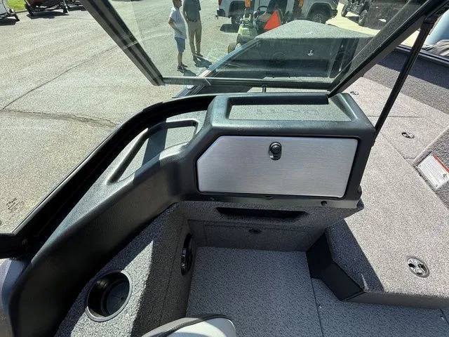 Slide: The Image of Lund 1775 Impact XS Sport 2026 - 23