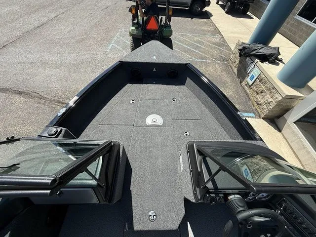 Slide: The Image of Lund 1775 Impact XS Sport 2026 - 9