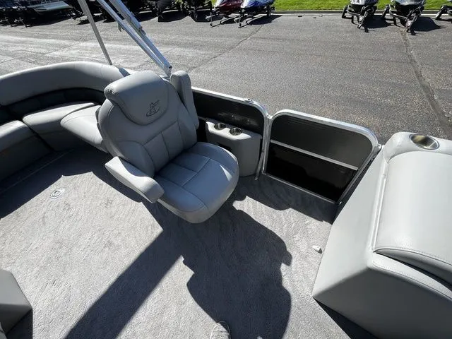 Slide: The Image of Misty Harbor 2285CS Pontoon 2015 - 19