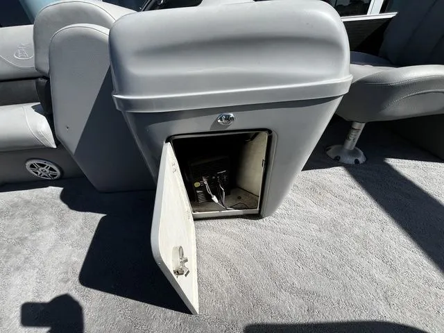 Slide: The Image of Misty Harbor 2285CS Pontoon 2015 - 22