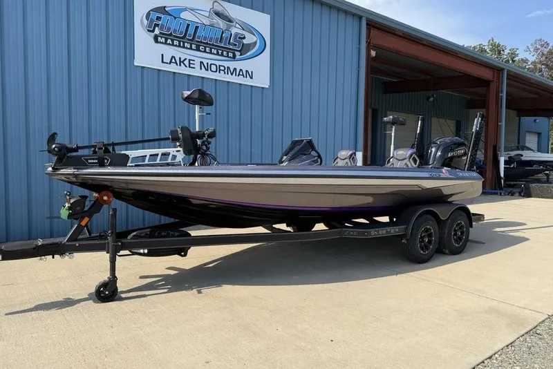 Slide: The Image of 2026 Skeeter ZXE20 boat at Foothills Marine Center, Lake Norman. - 6