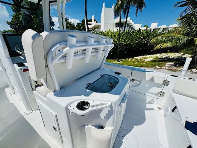 Slide: The Image of Sea Hunt Ultra 239 SE 2024 - 10