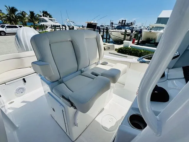 Slide: The Image of Sea Hunt Ultra 239 SE 2024 - 11