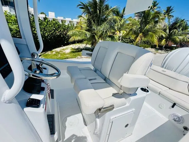 Slide: The Image of Sea Hunt Ultra 239 SE 2024 - 12