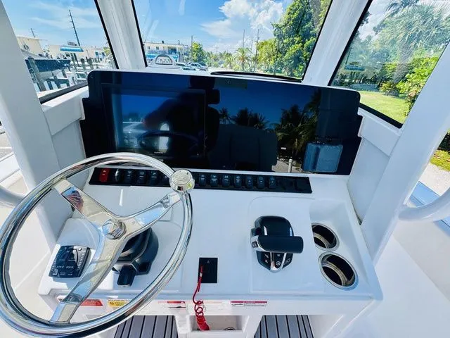 Slide: The Image of Sea Hunt Ultra 239 SE 2024 - 13