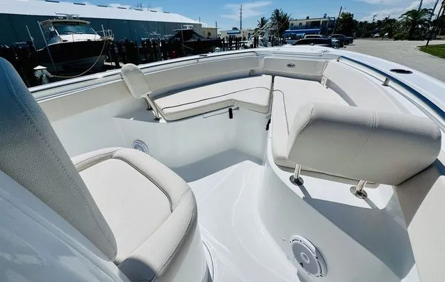 Slide: The Image of Sea Hunt Ultra 239 SE 2024 - 16