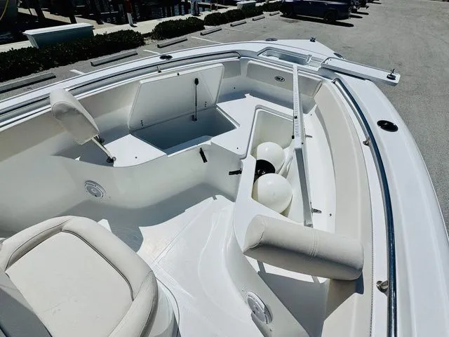 Slide: The Image of Sea Hunt Ultra 239 SE 2024 - 17