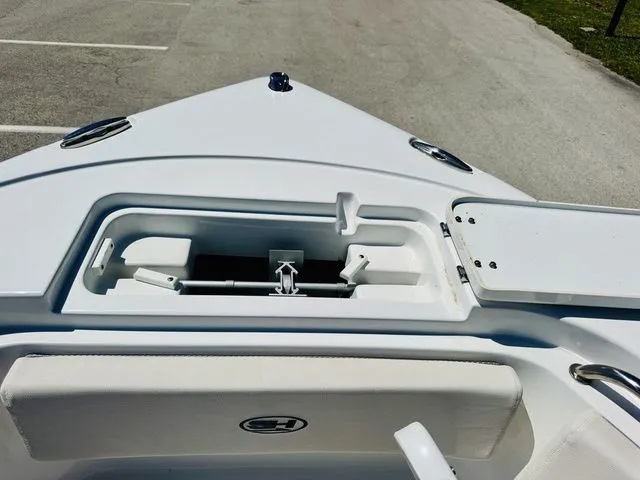 Slide: The Image of Sea Hunt Ultra 239 SE 2024 - 18