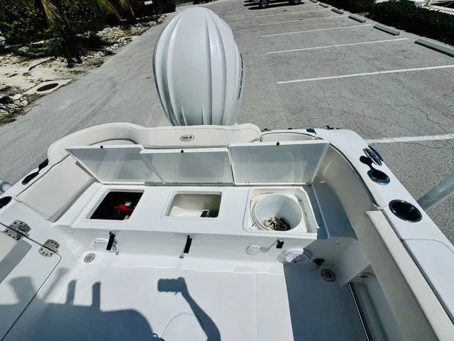 Slide: The Image of Sea Hunt Ultra 239 SE 2024 - 7