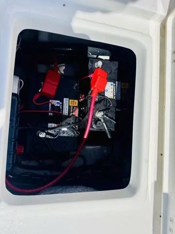 Slide: The Image of Sea Hunt Ultra 239 SE 2024 - 8