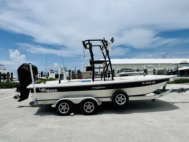Slide: The Image of Mako Pro Skiff 19 CC Top Drive 2018 - 14