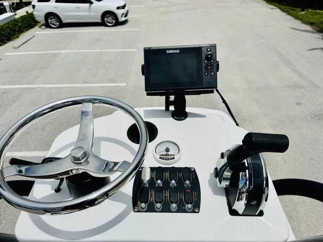 Slide: The Image of Mako Pro Skiff 19 CC Top Drive 2018 - 8