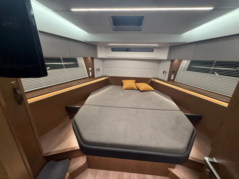 Slide: The Image of Beneteau Antares 12 Fly 2026 - 16