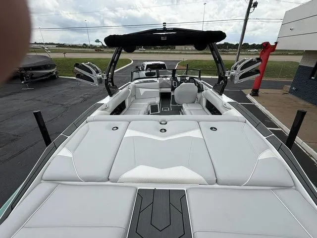 Slide: The Image of Supreme S240 2025 - 10