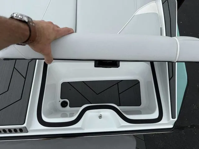 Slide: The Image of Supreme S240 2025 - 18