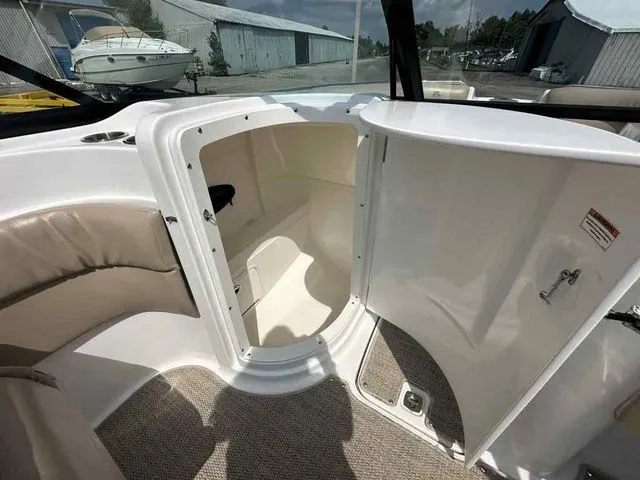 Slide: The Image of Hurricane SunDeck 2200 DC OB 2018 - 10