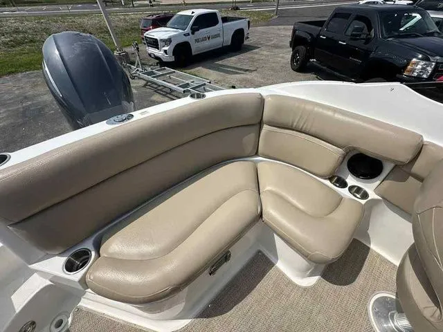 Slide: The Image of Hurricane SunDeck 2200 DC OB 2018 - 12