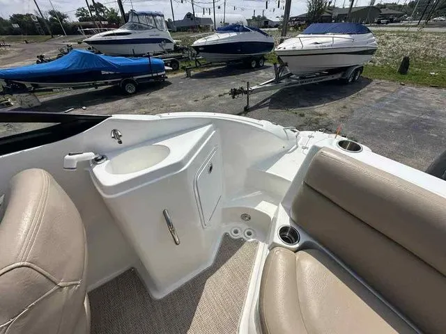 Slide: The Image of Hurricane SunDeck 2200 DC OB 2018 - 13