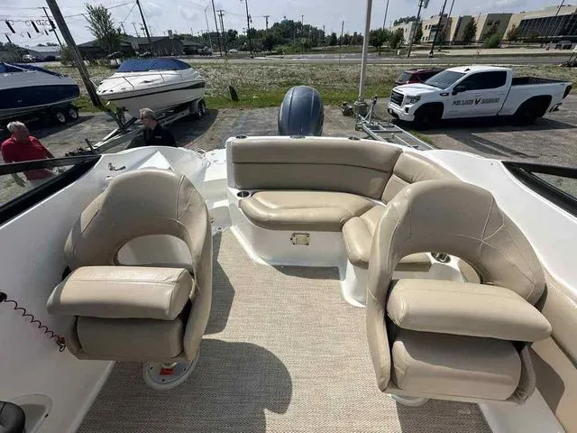 Slide: The Image of Hurricane SunDeck 2200 DC OB 2018 - 4